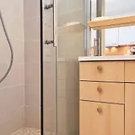 2 Pièces Climatisé Avec Parking Proche - Fr-1-251-463 Apartamento