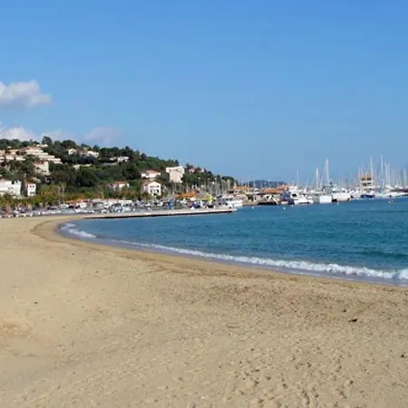 2 Pièces Climatisé Avec Parking Proche - Fr-1-251-463 Le Lavandou
